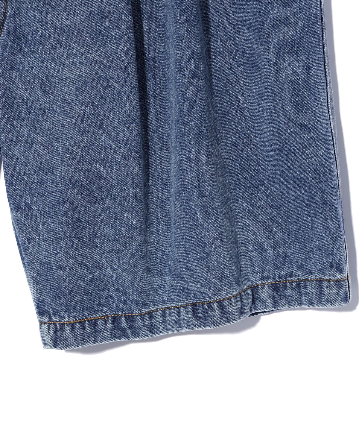 사운즈라이프(SOUNDSLIFE) Two Tuck denim Shorts Light Indigo