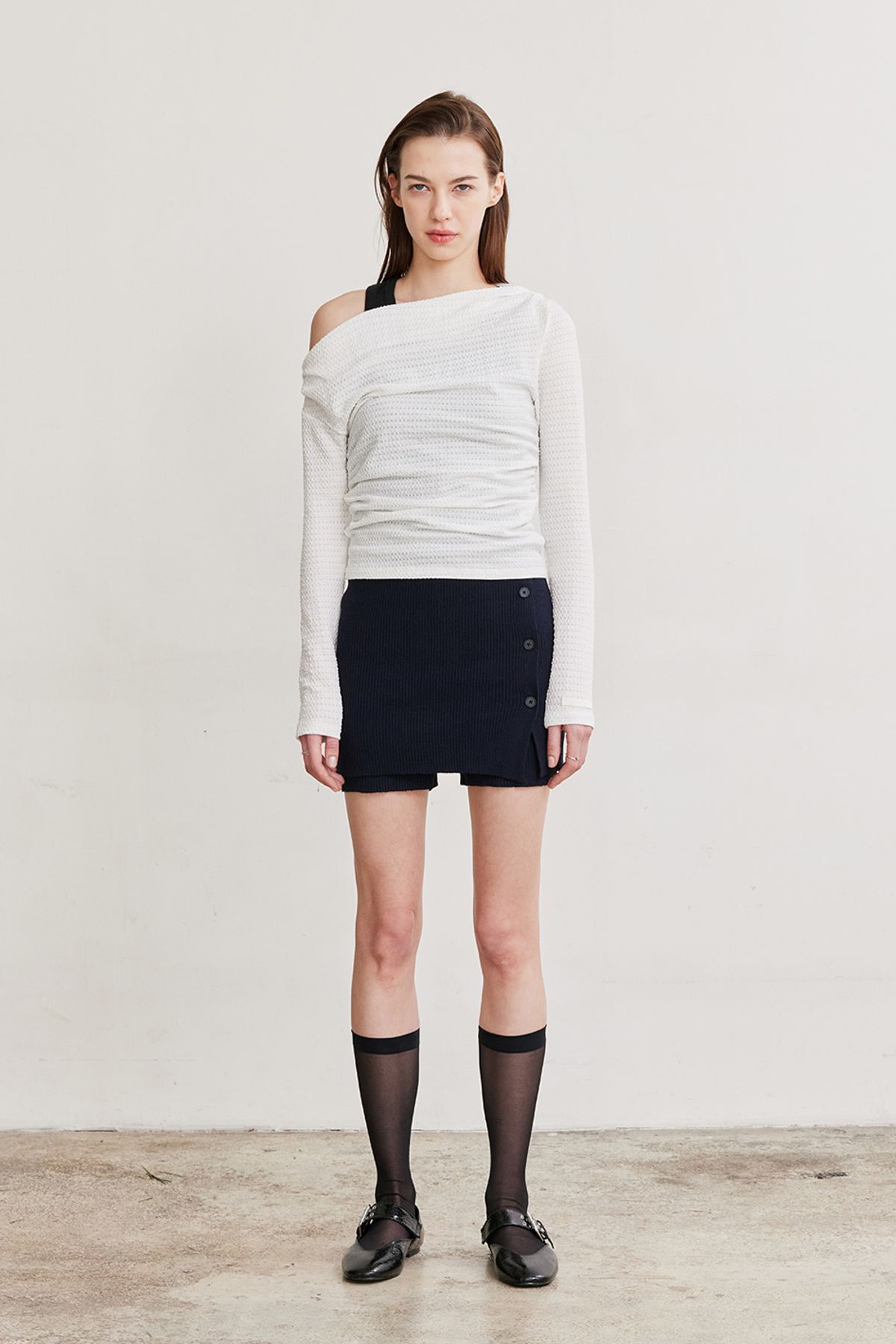 애프터아워즈(AFTERHOURS) OFF-SHOULDER SHIRRING TOP (IVORY)