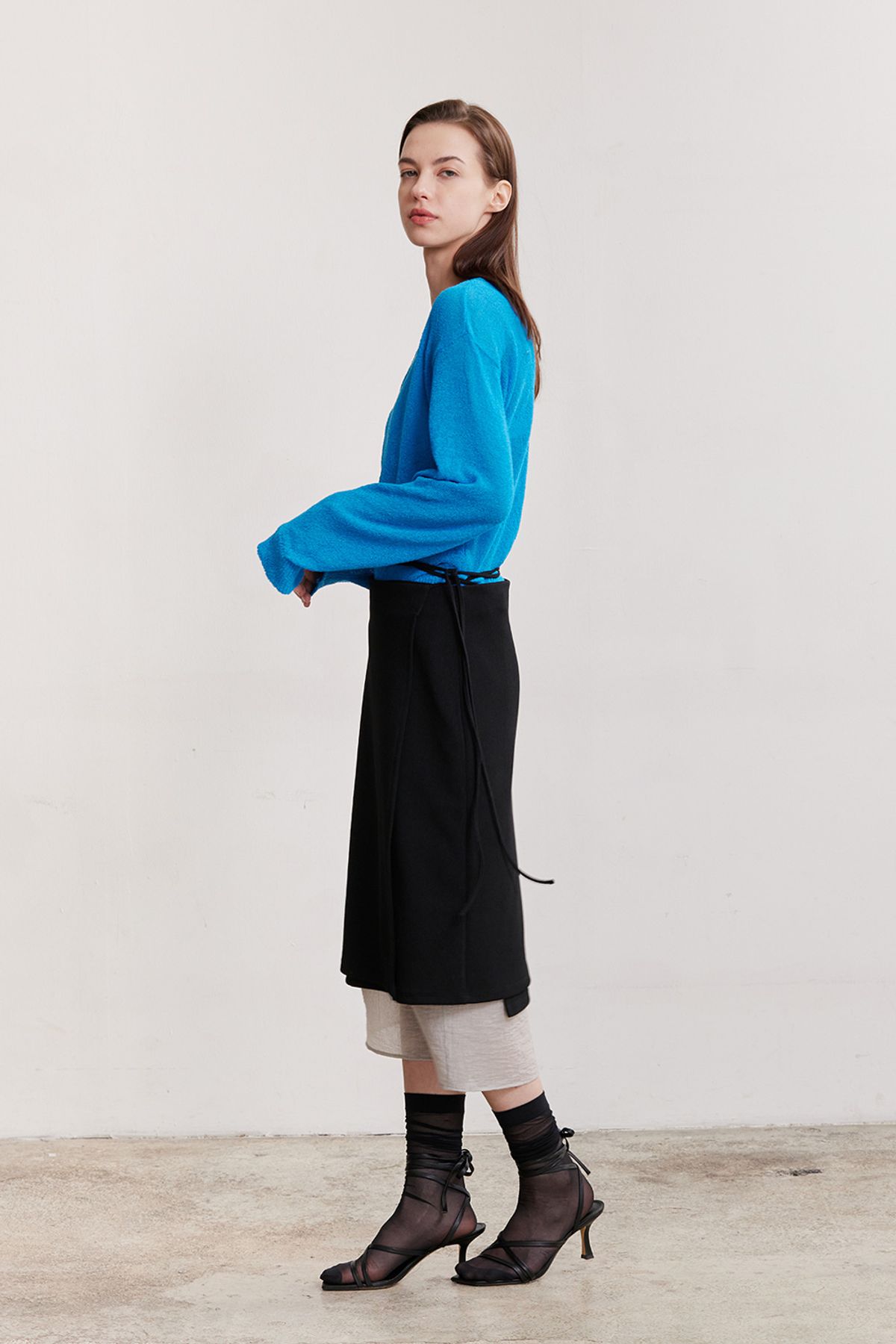 애프터아워즈(AFTERHOURS) SEE-THROUGH V-NECK KNIT TOP (BLUE)