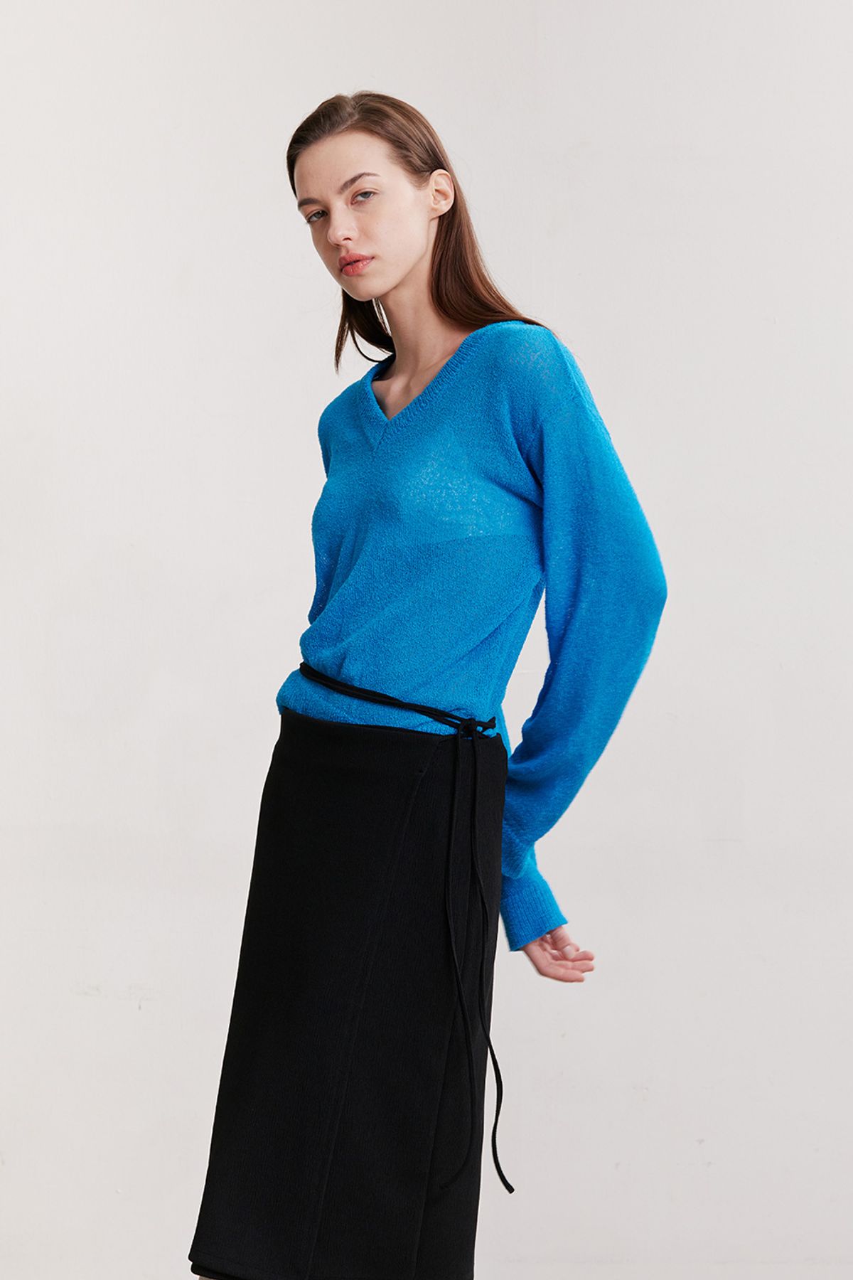 애프터아워즈(AFTERHOURS) SEE-THROUGH V-NECK KNIT TOP (BLUE)