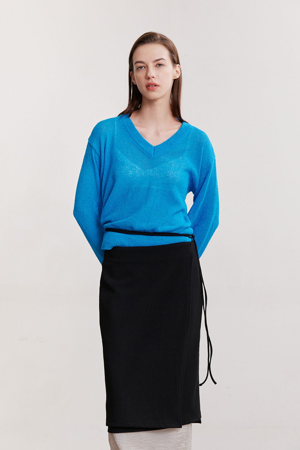 애프터아워즈(AFTERHOURS) SEE-THROUGH V-NECK KNIT TOP (BLUE)