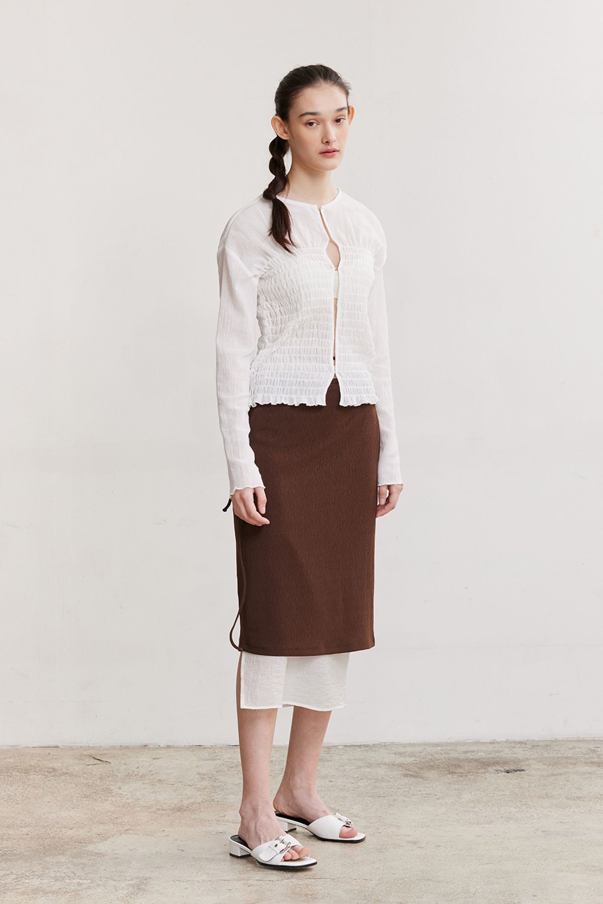 애프터아워즈(AFTERHOURS) SMOCKING HOOK BLOUSE (WHITE)