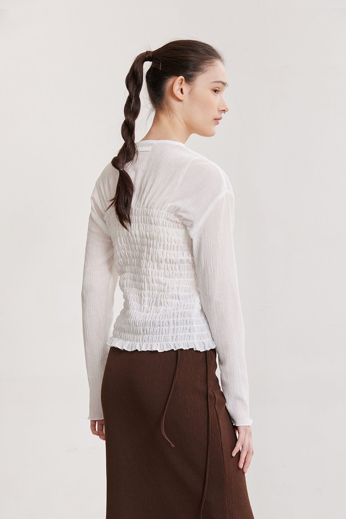 애프터아워즈(AFTERHOURS) SMOCKING HOOK BLOUSE (WHITE)