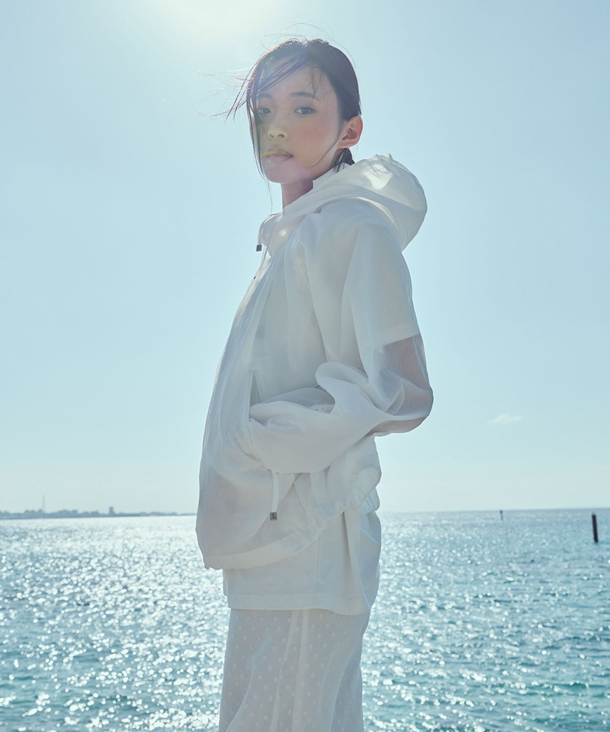 애프터아워즈(AFTERHOURS) LIGHT SHIRRING WINDBREAKER (WHITE)