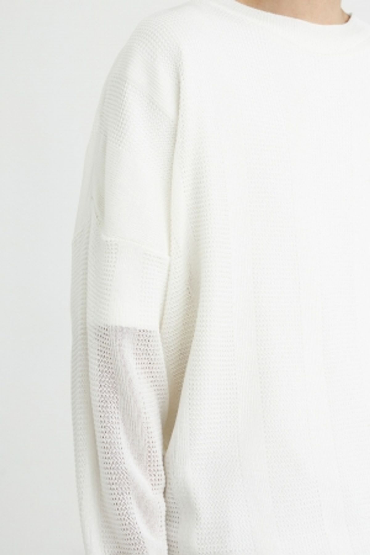 유스(YOUTH) Lightweight Crew-Neck Knit - White