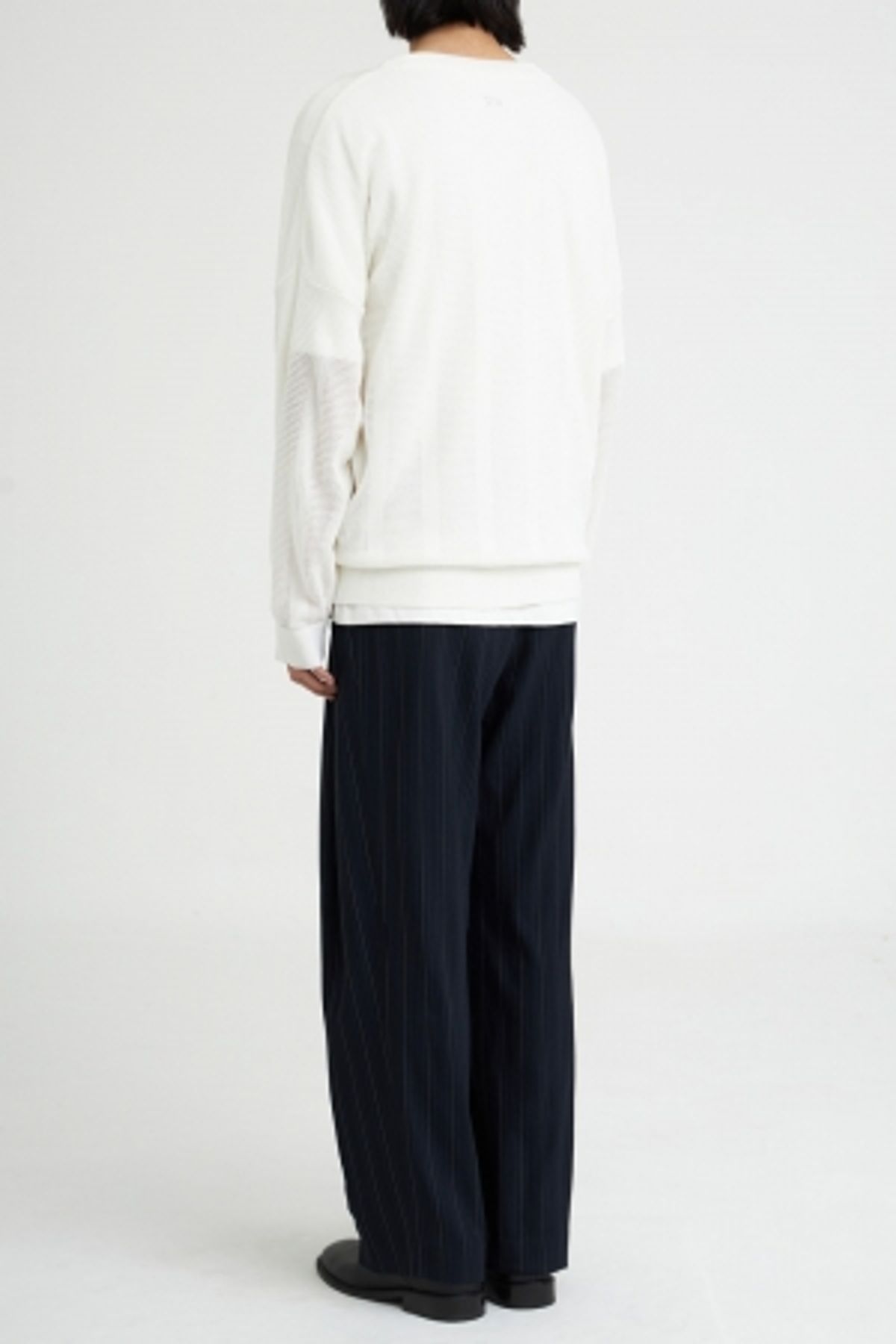 유스(YOUTH) Lightweight Crew-Neck Knit - White