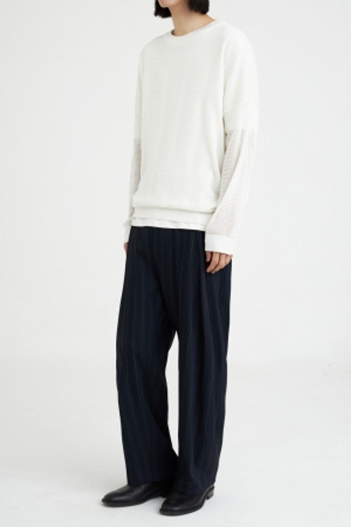 유스(YOUTH) Lightweight Crew-Neck Knit - White