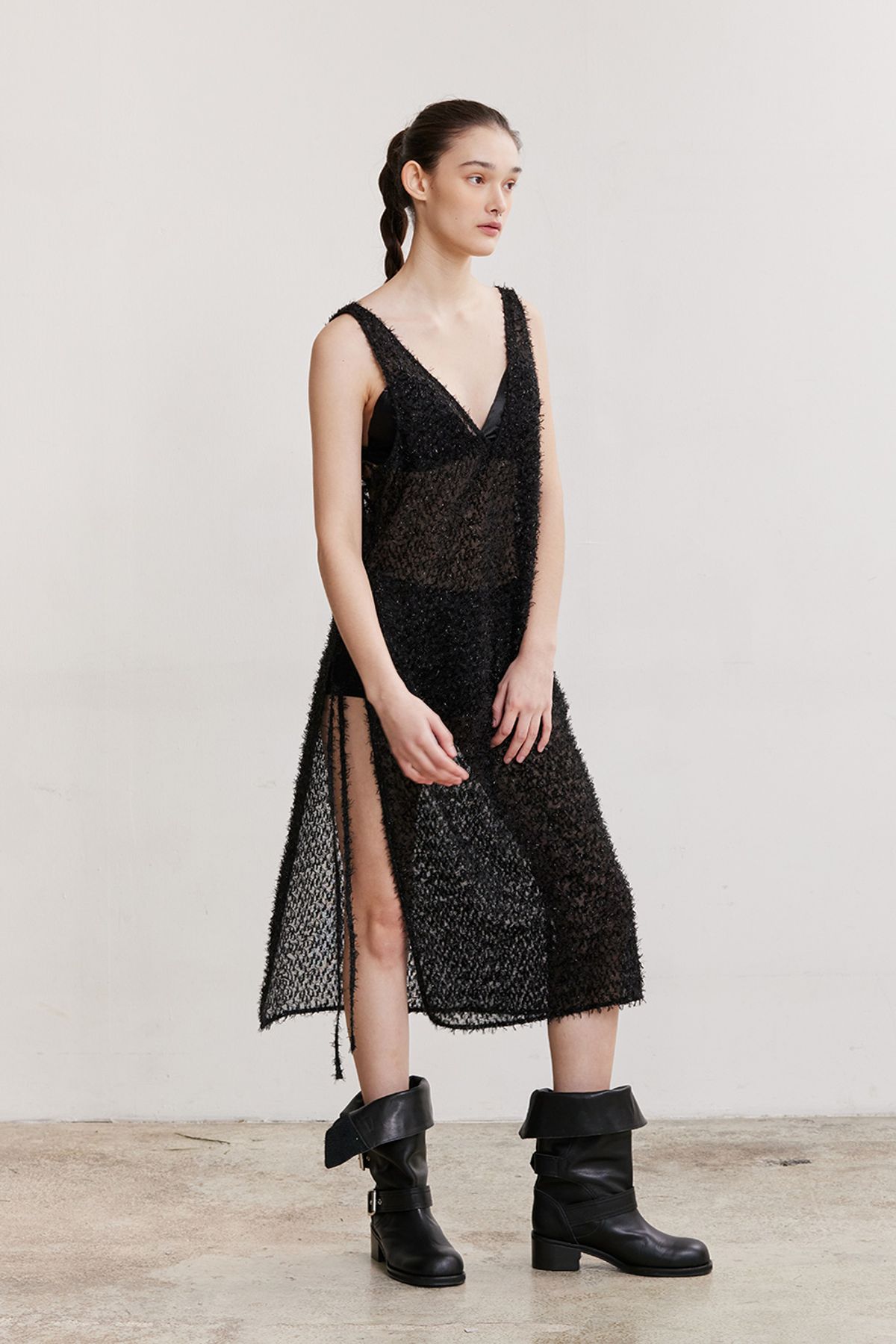 애프터아워즈(AFTERHOURS) V-NECK GLITTER LAYERED DRESS (BLACK)
