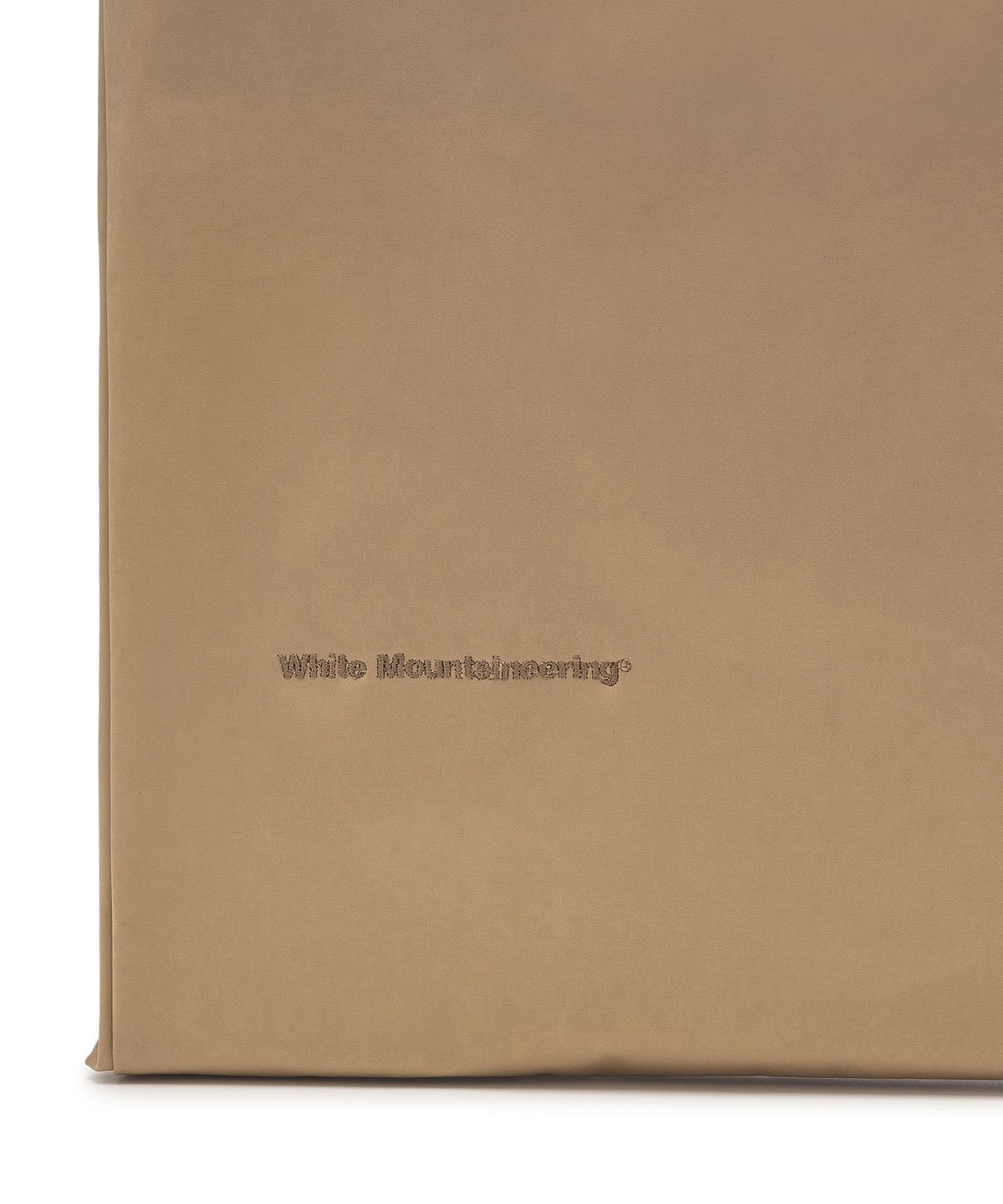 화이트마운티니어링(WHITE MOUNTAINEERING) 스웨이드 토트 백 - 베이지
