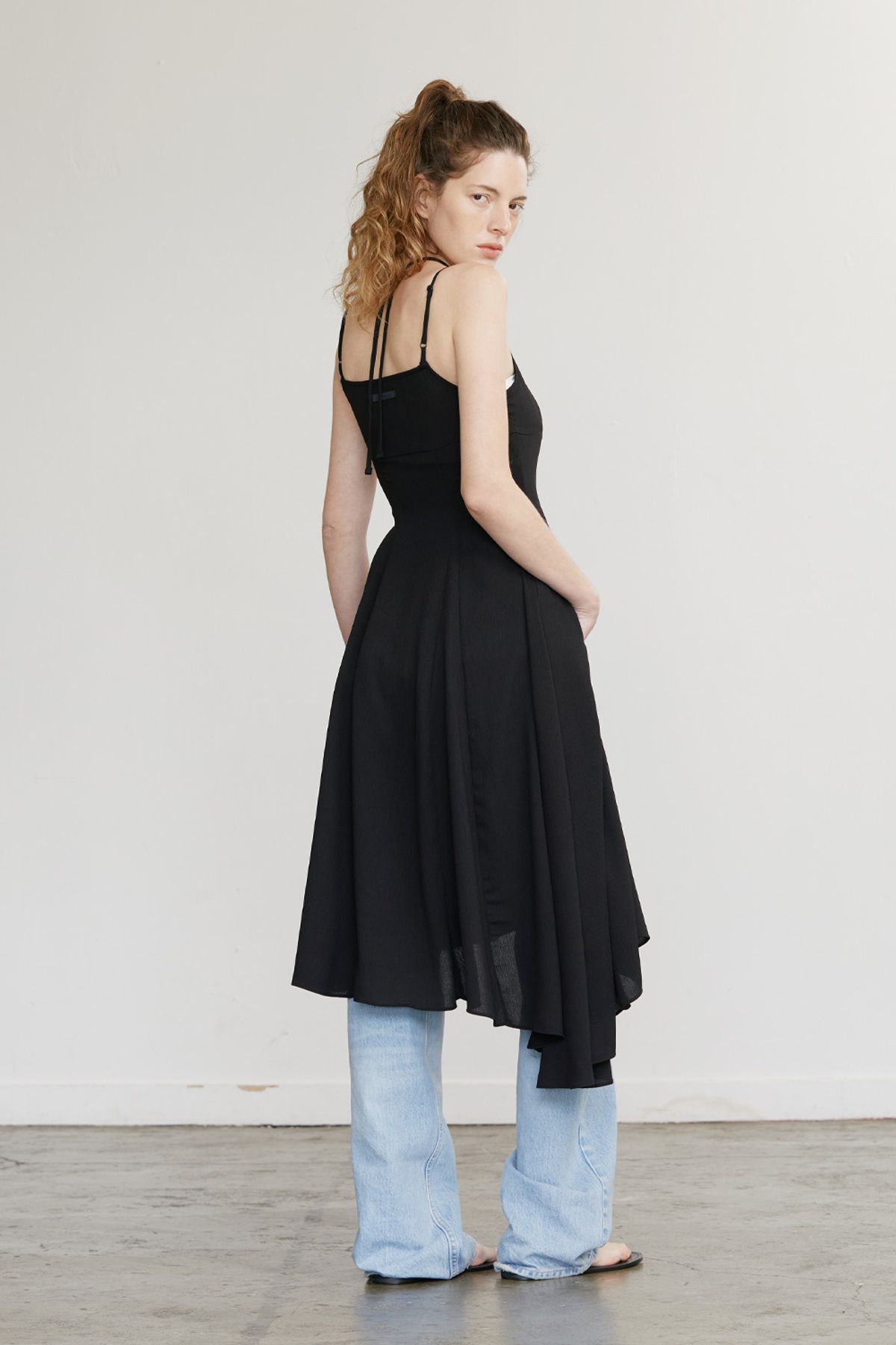 애프터아워즈(AFTERHOURS) OPEN LAYERED FRILL DRESS (BLACK)