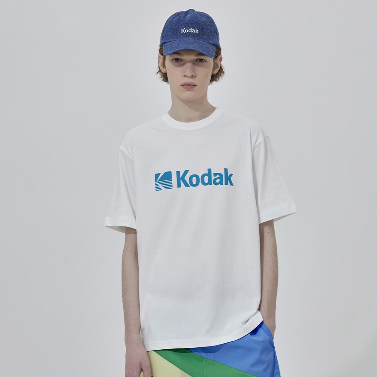 코닥(KODAK) 빅로고 에어로쿨 레귤러핏 반팔티셔츠 IVORY