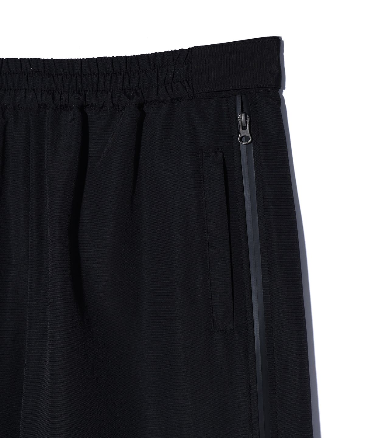 이에이(IEY) COVER ZIP-UP NYLON PANTS Black