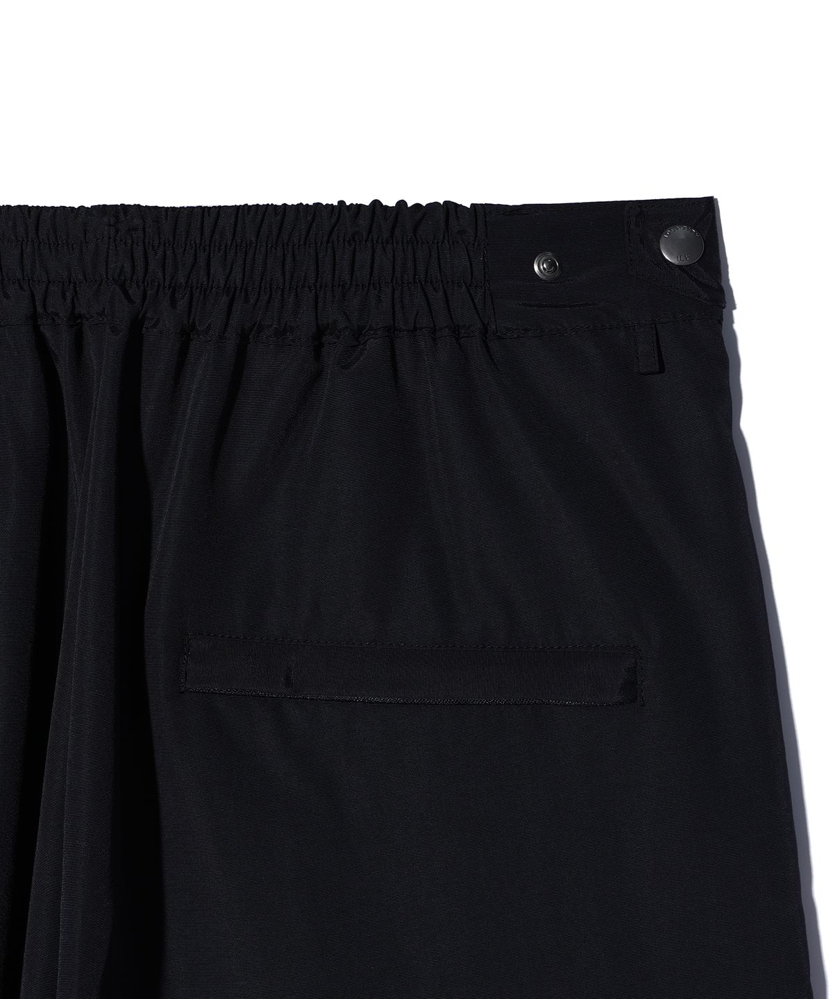 이에이(IEY) COVER ZIP-UP NYLON PANTS Black