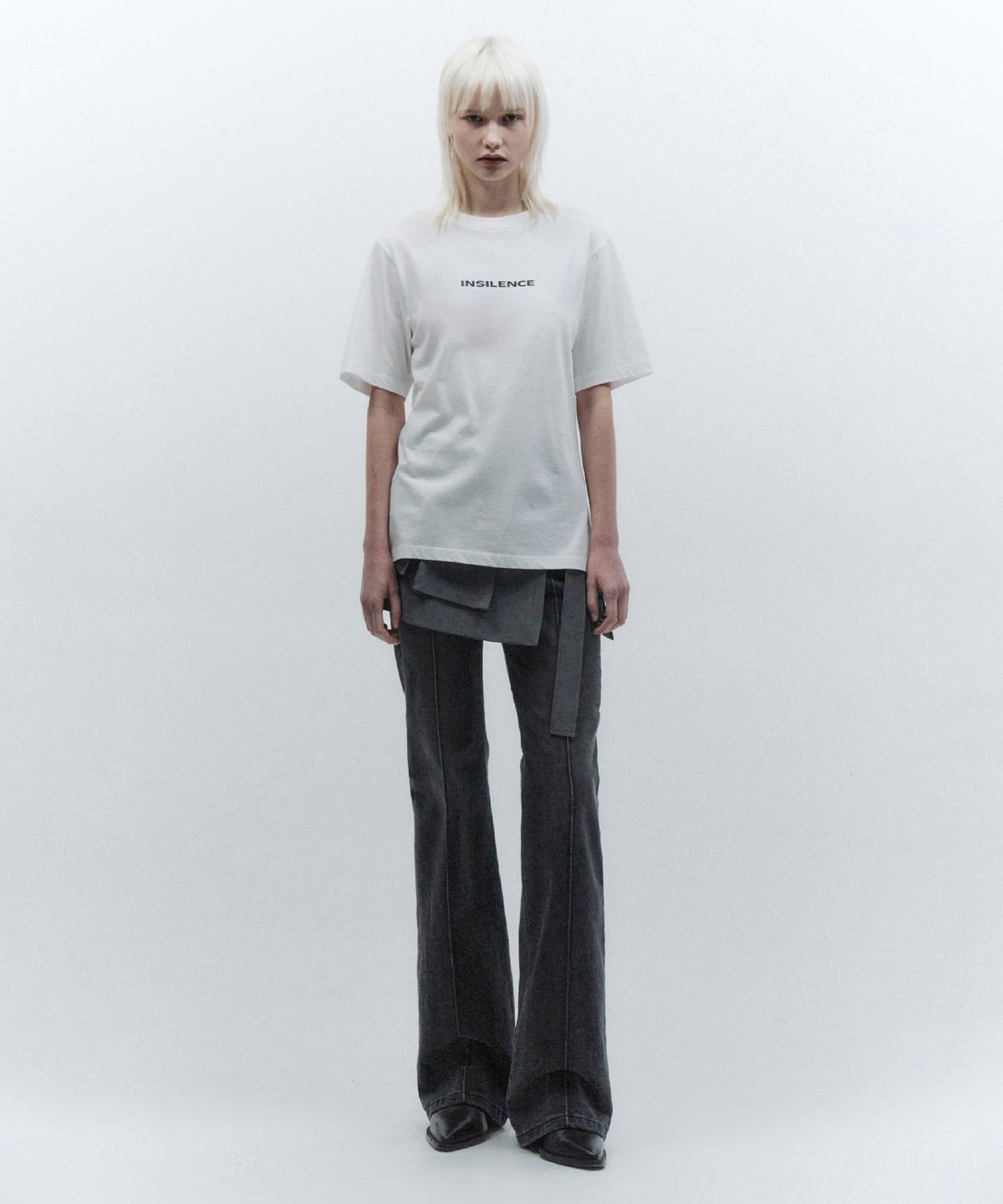 인사일런스 우먼(INSILENCE WOMEN) OG 로고 티셔츠 WHITE