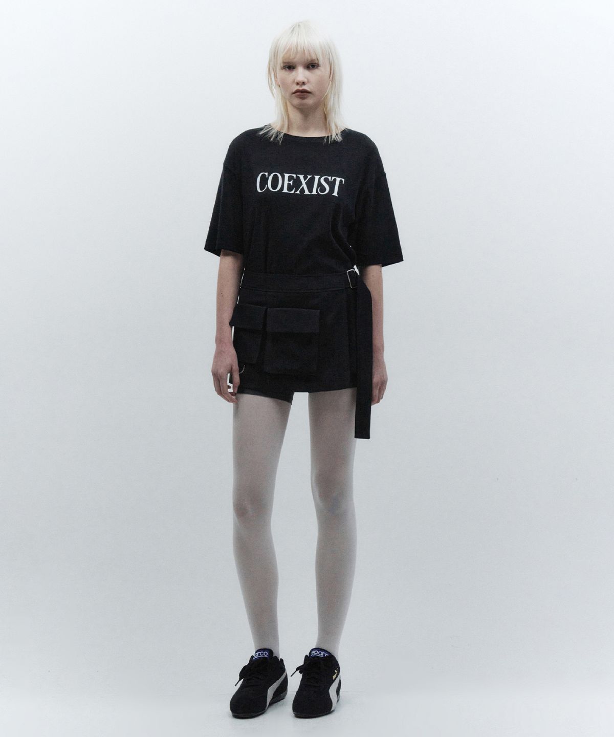인사일런스 우먼(INSILENCE WOMEN) COEXIST 티셔츠 BLACK