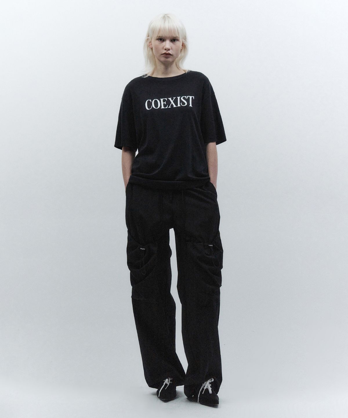 인사일런스 우먼(INSILENCE WOMEN) COEXIST 티셔츠 BLACK