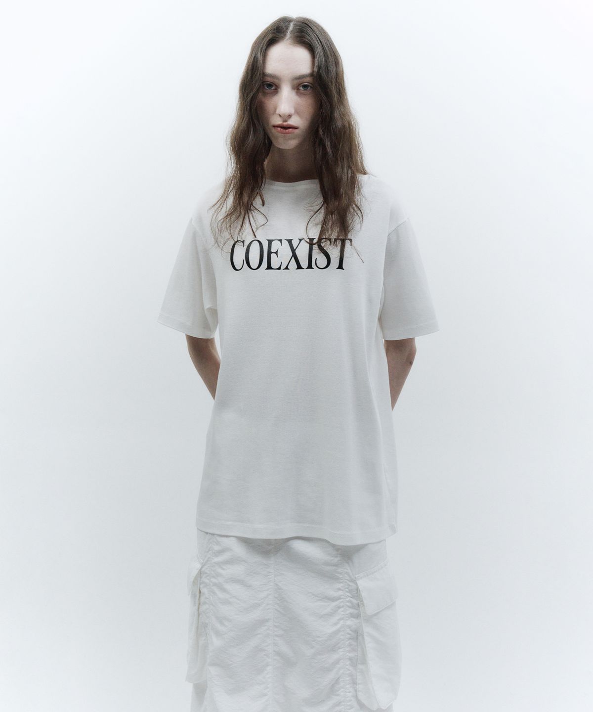 인사일런스 우먼(INSILENCE WOMEN) COEXIST 티셔츠 IVORY