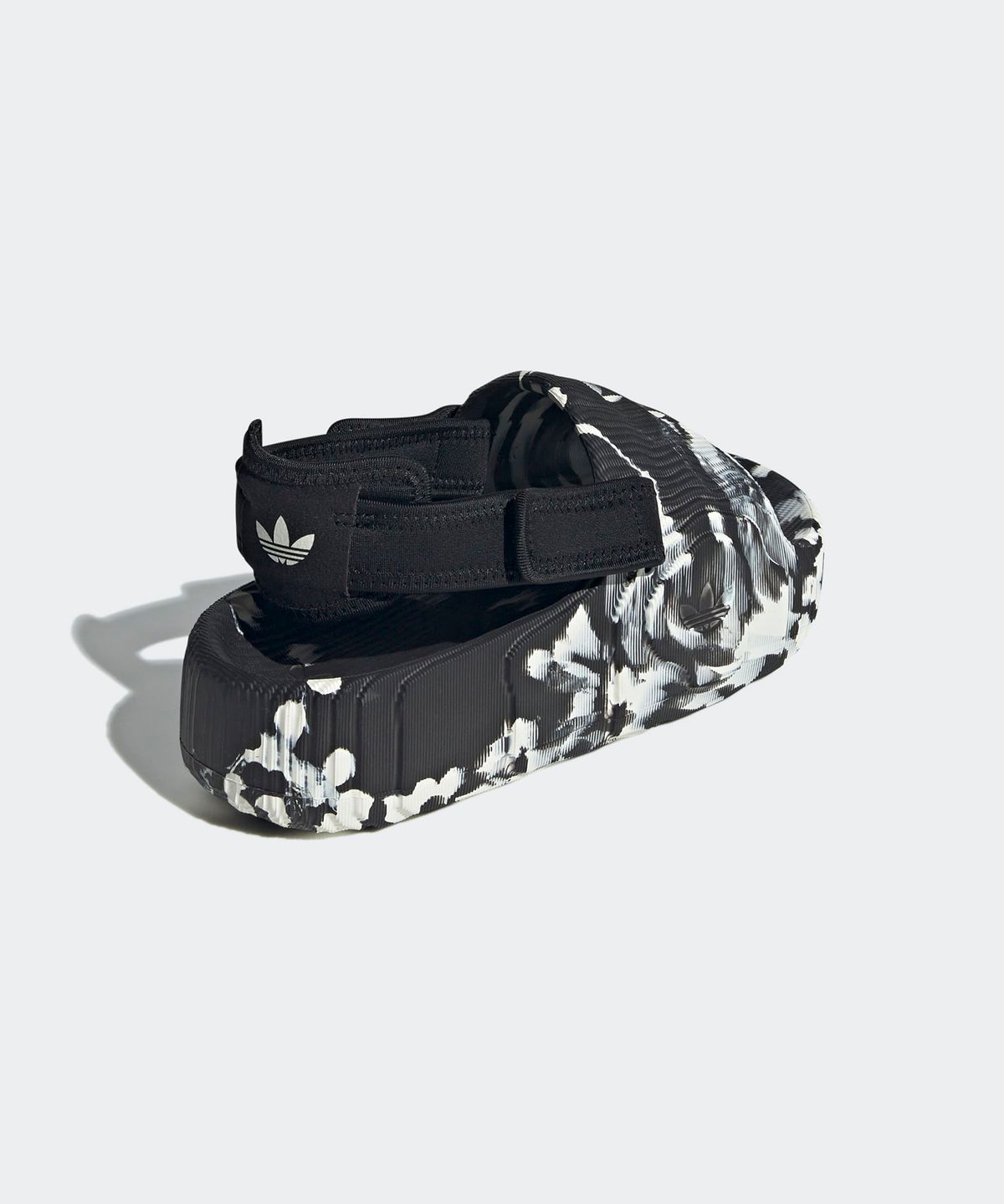 아디다스(ADIDAS) 아딜렛 22 XLG - 블랙:화이트 / IE5650