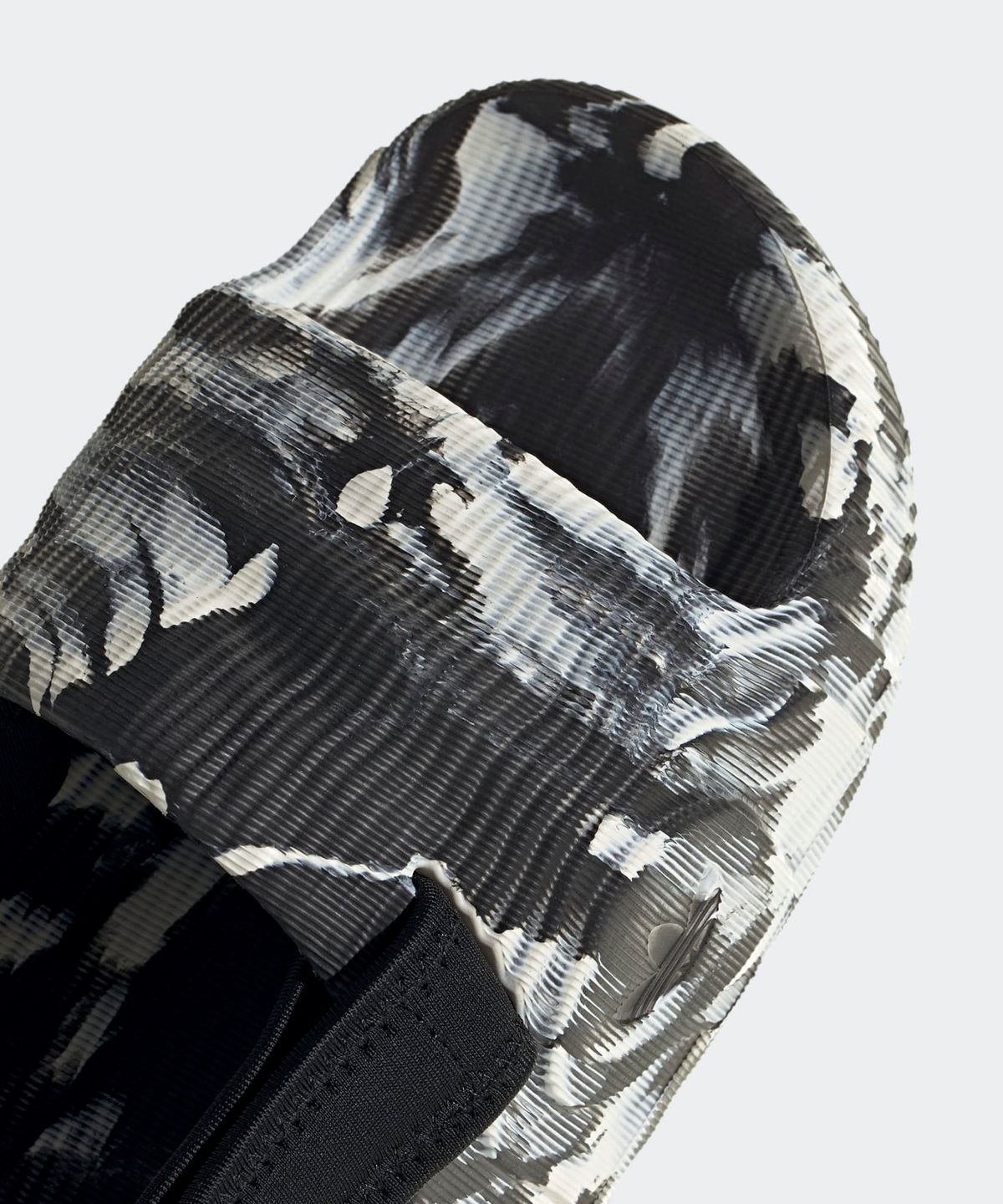 아디다스(ADIDAS) 아딜렛 22 XLG - 블랙:화이트 / IE5650