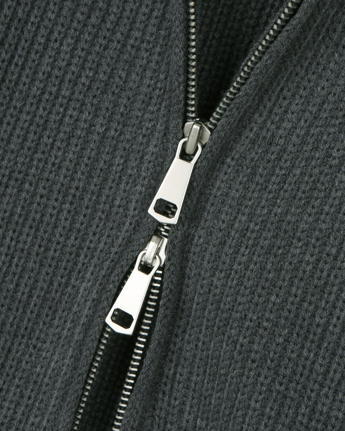 비슬로우(BESLOW) MILITARY KNIT ZIP-UP VEST CHARCOAL