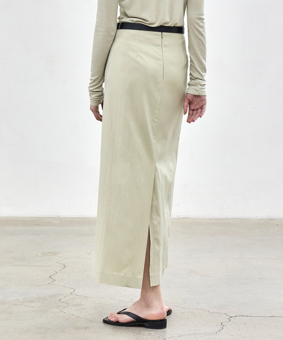 노티아(NOTIA) DEEP SLIT LONG SKIRT - KHAKI