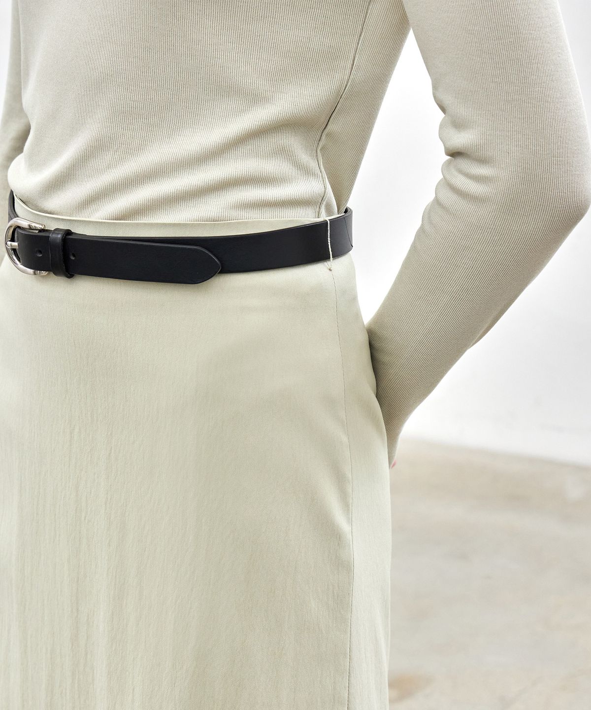 노티아(NOTIA) DEEP SLIT LONG SKIRT - KHAKI