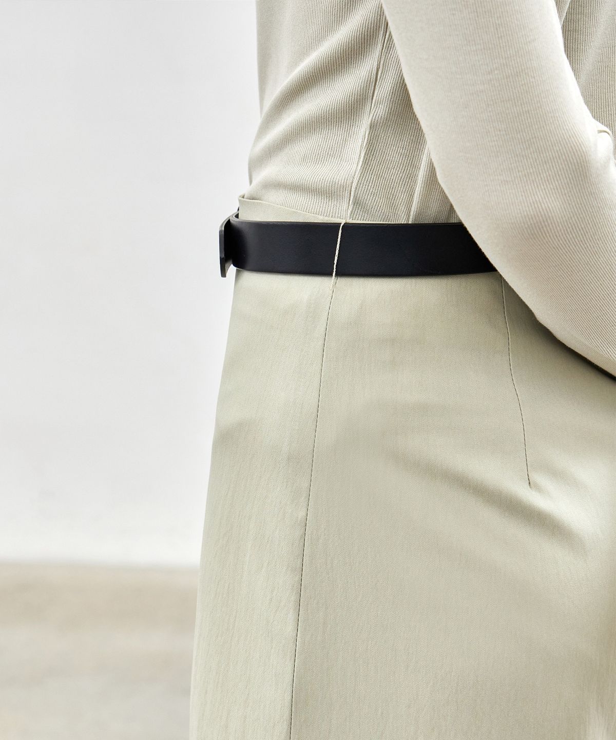 노티아(NOTIA) DEEP SLIT LONG SKIRT - KHAKI