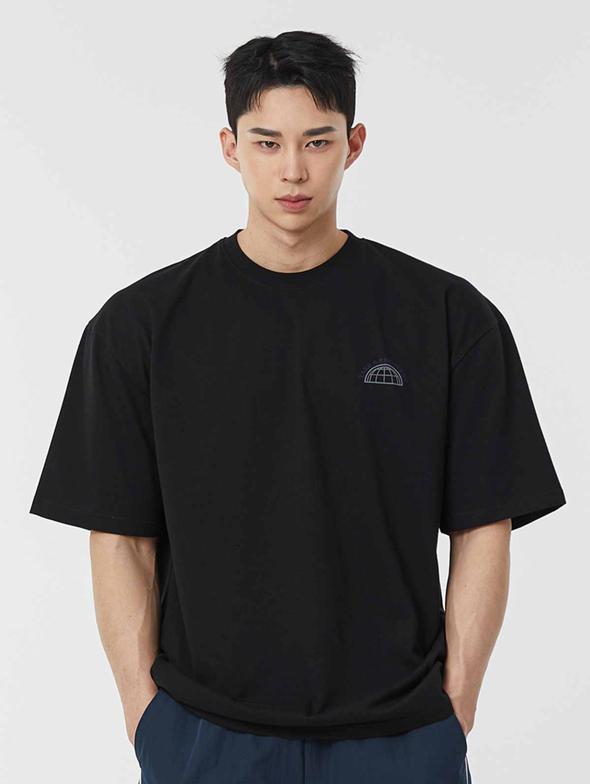 나인제트(NINEZ) 시그니처 서클 오버핏 반팔 티셔츠 (블랙) 24TS05