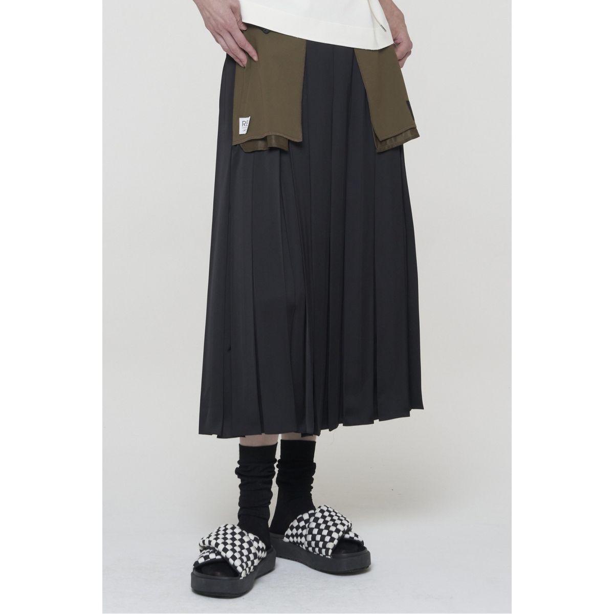 래코드(RECODE) Pocket patchwork pleats skirt_RQKAM24534BKX