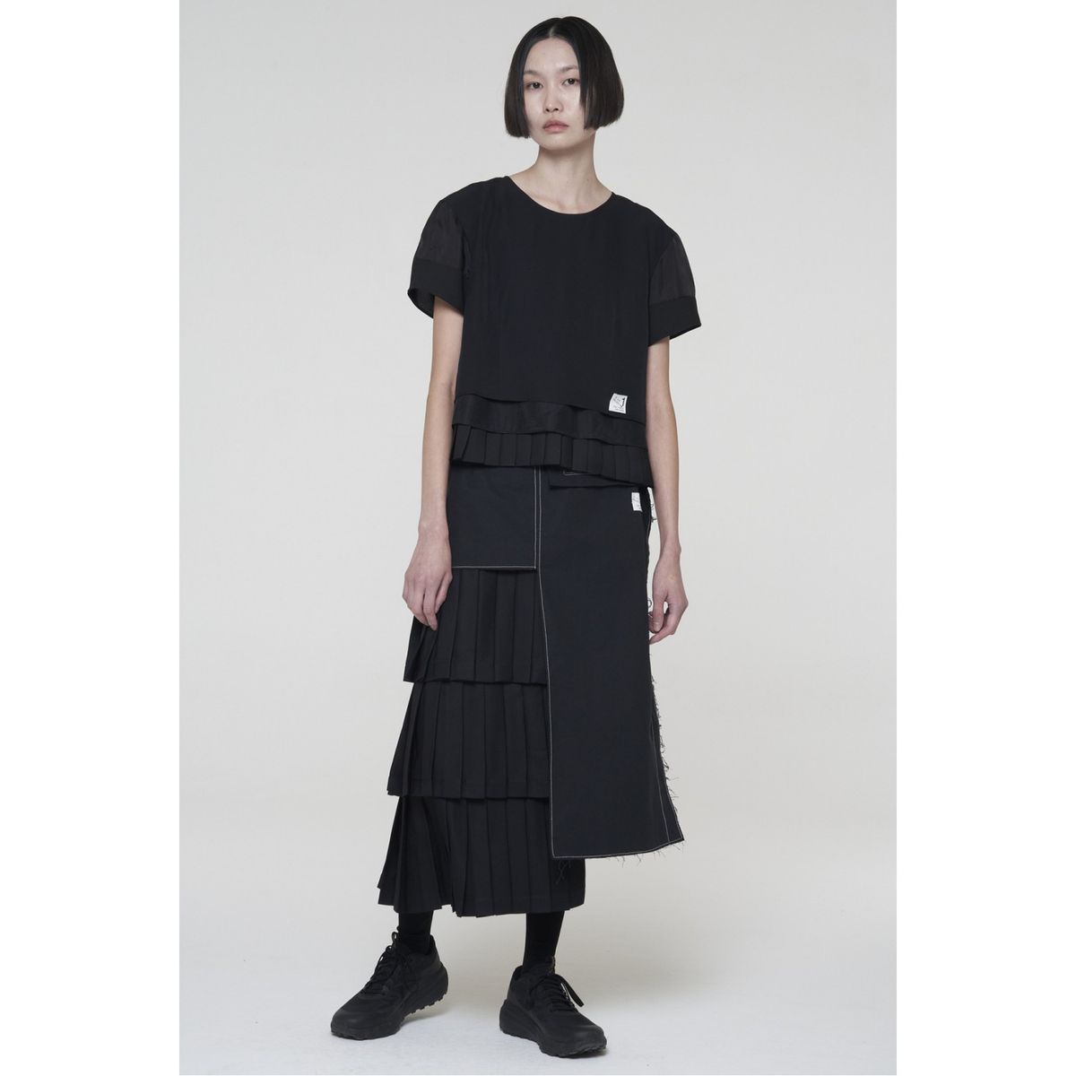 래코드(RECODE) Unbalanced Pleated Skirt_RQKAM24532BKX