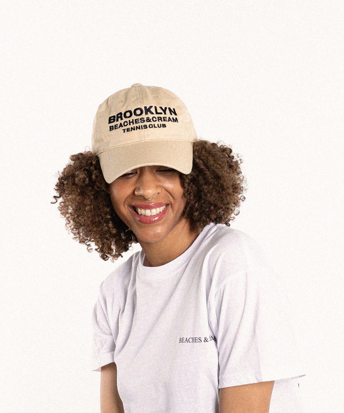 비치스앤크림(BEACHESANDCREAM) BROOKLYN TENNIS CLUB BALL CAP-BEIGE