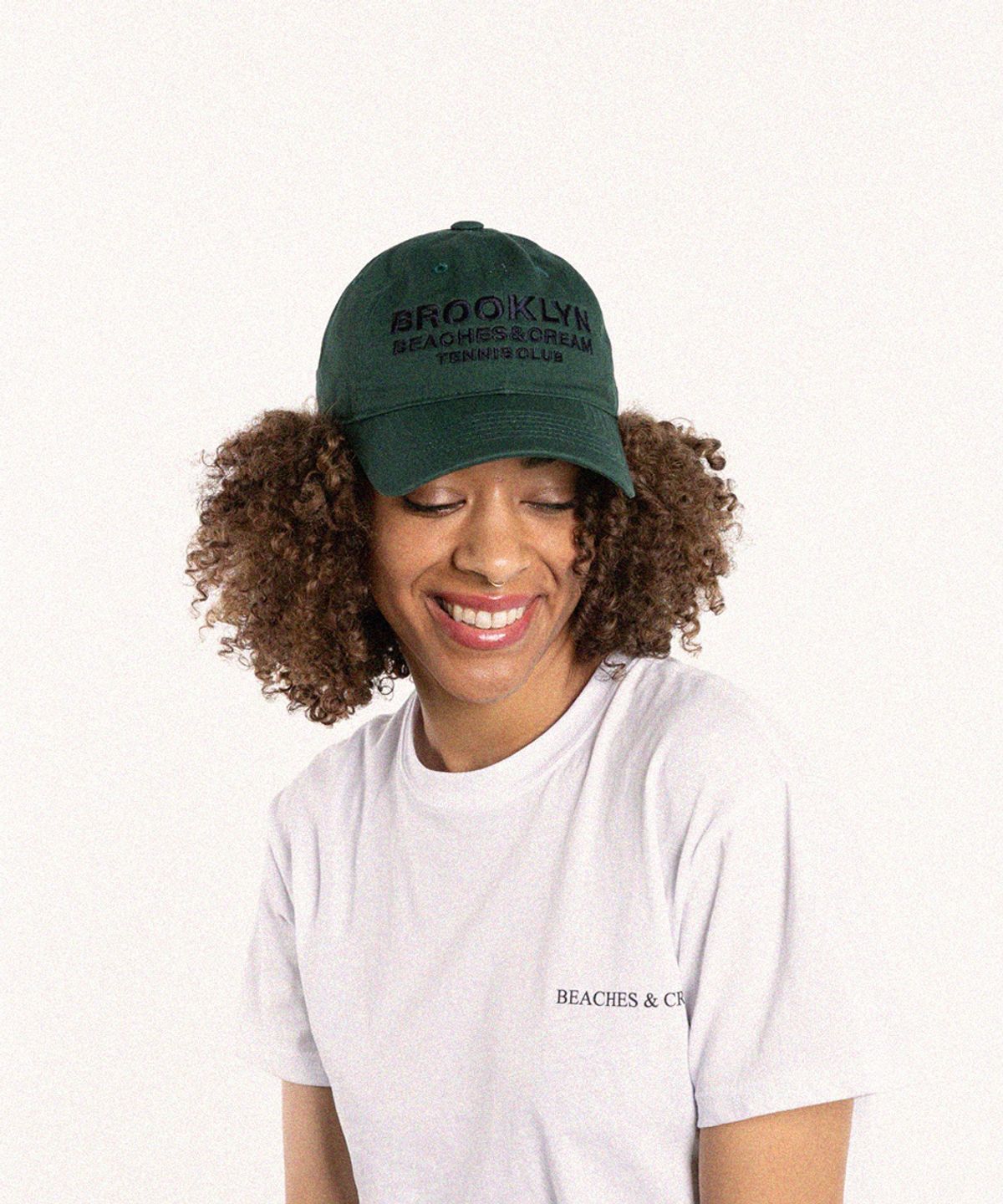 비치스앤크림(BEACHESANDCREAM) BROOKLYN TENNIS CLUB BALL CAP-DARK GREEN