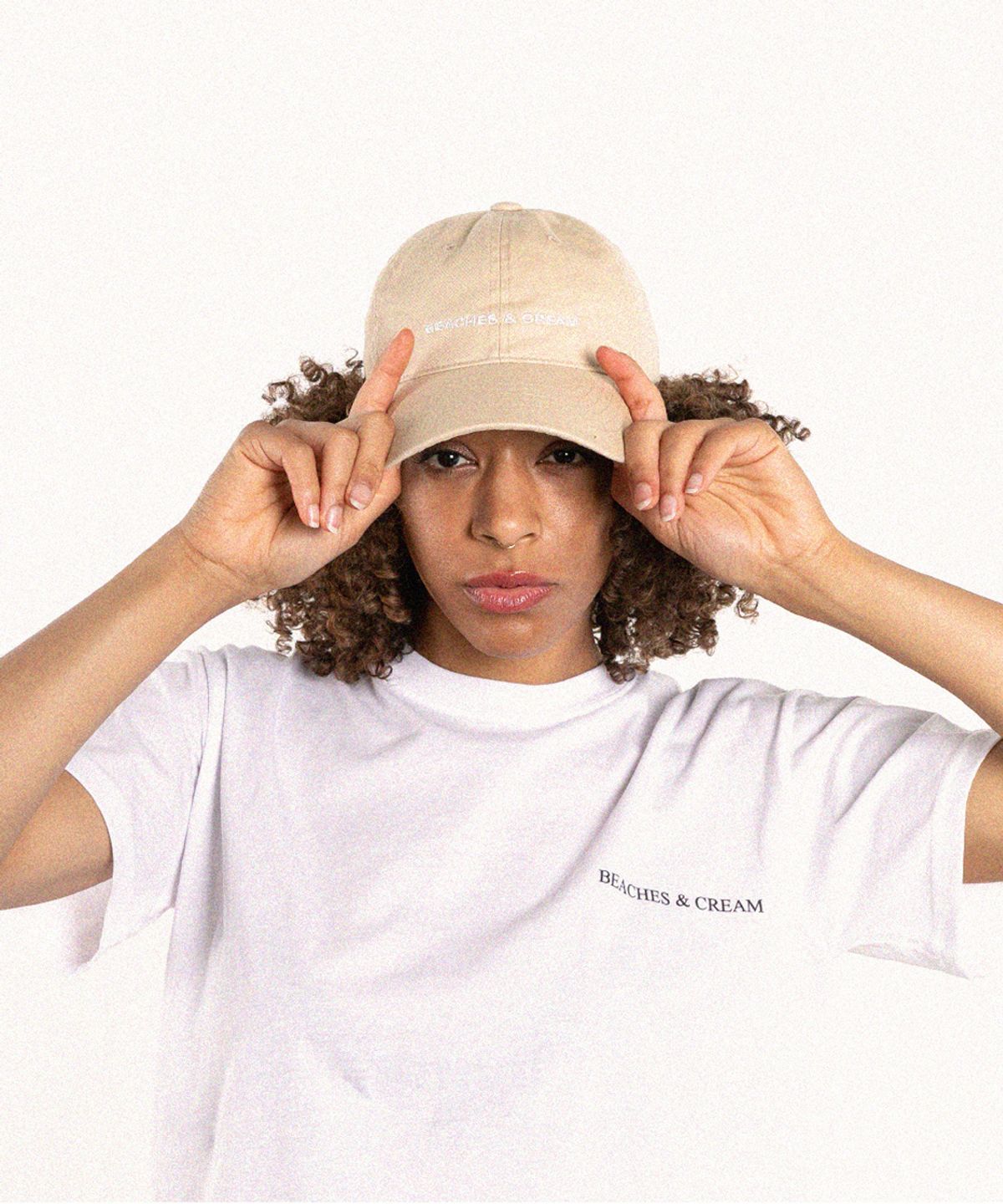 비치스앤크림(BEACHESANDCREAM) SMALL LOGO BALL CAP-BEIGE