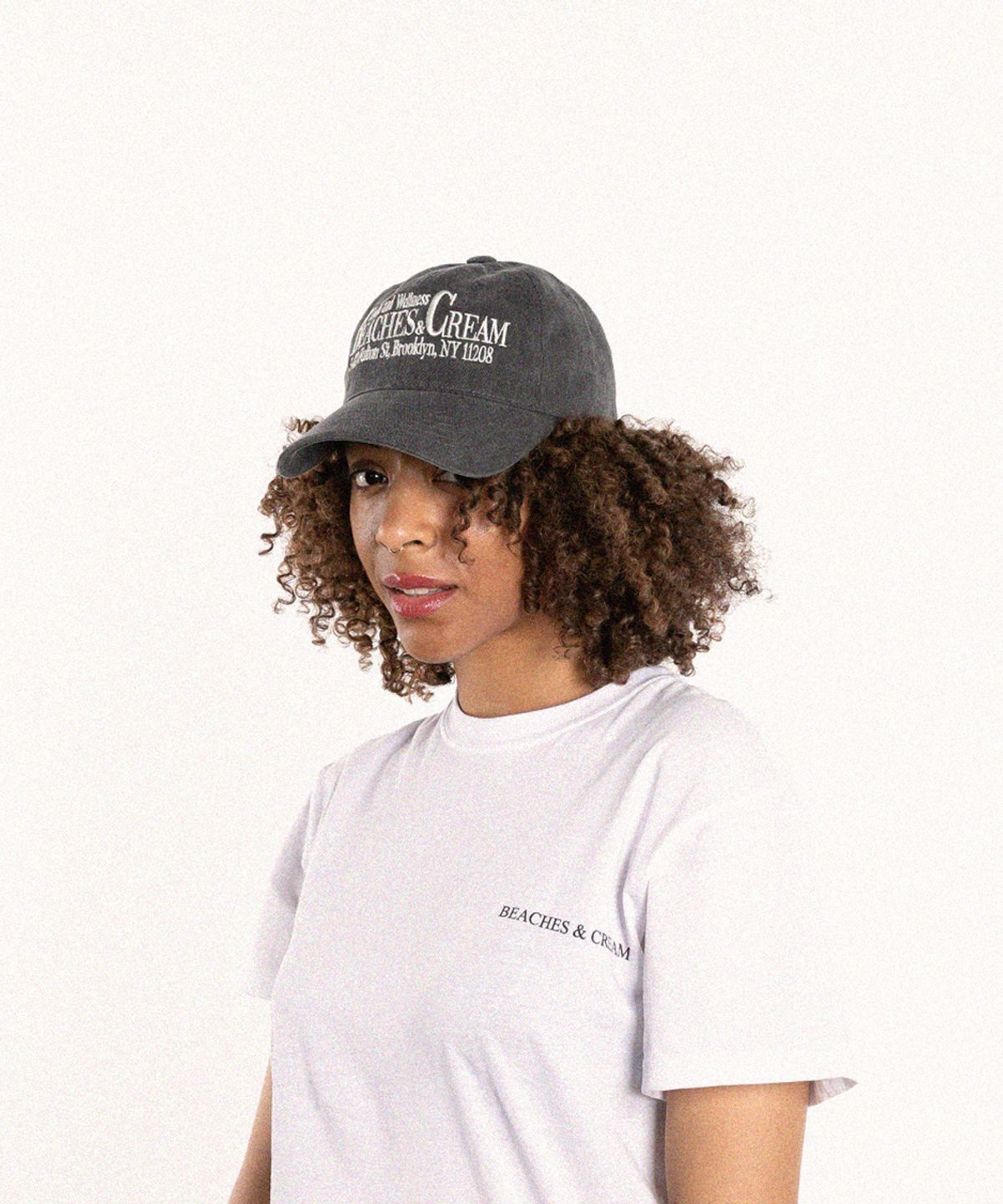 비치스앤크림(BEACHESANDCREAM) HEALTH AND WELLNESS PIGMENT BALL CAP-CHARCOAL