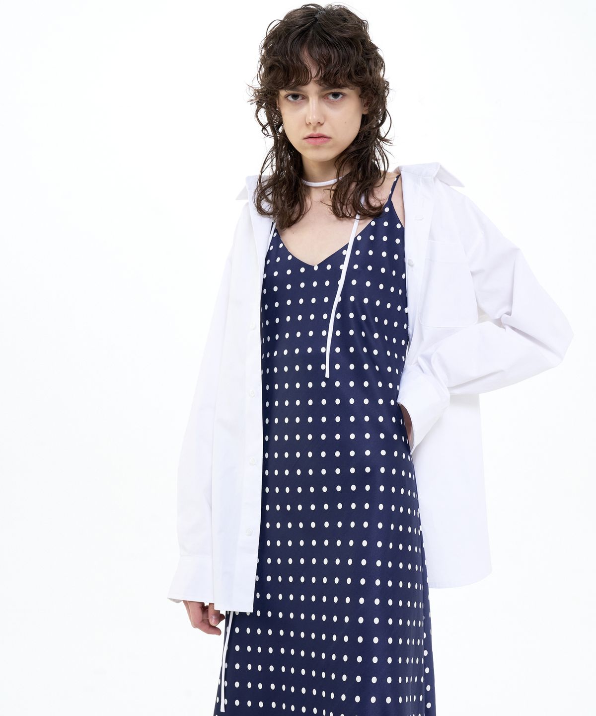 비콰이엇(B QUIET) MAXI SATIN SLIP DRESS DOT_NAVY IVORY
