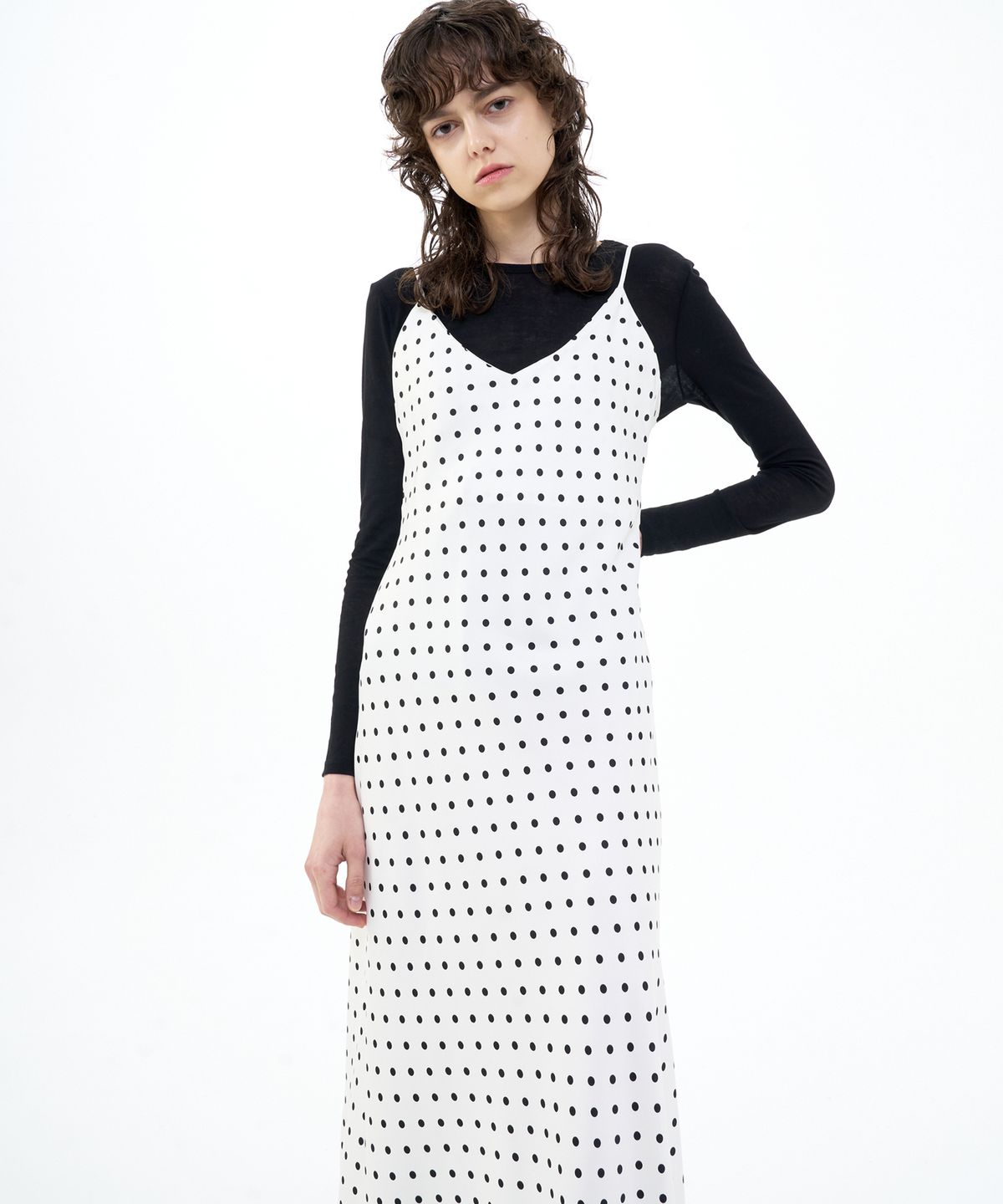비콰이엇(B QUIET) MAXI SATIN SLIP DRESS DOT_IVORY BLACK