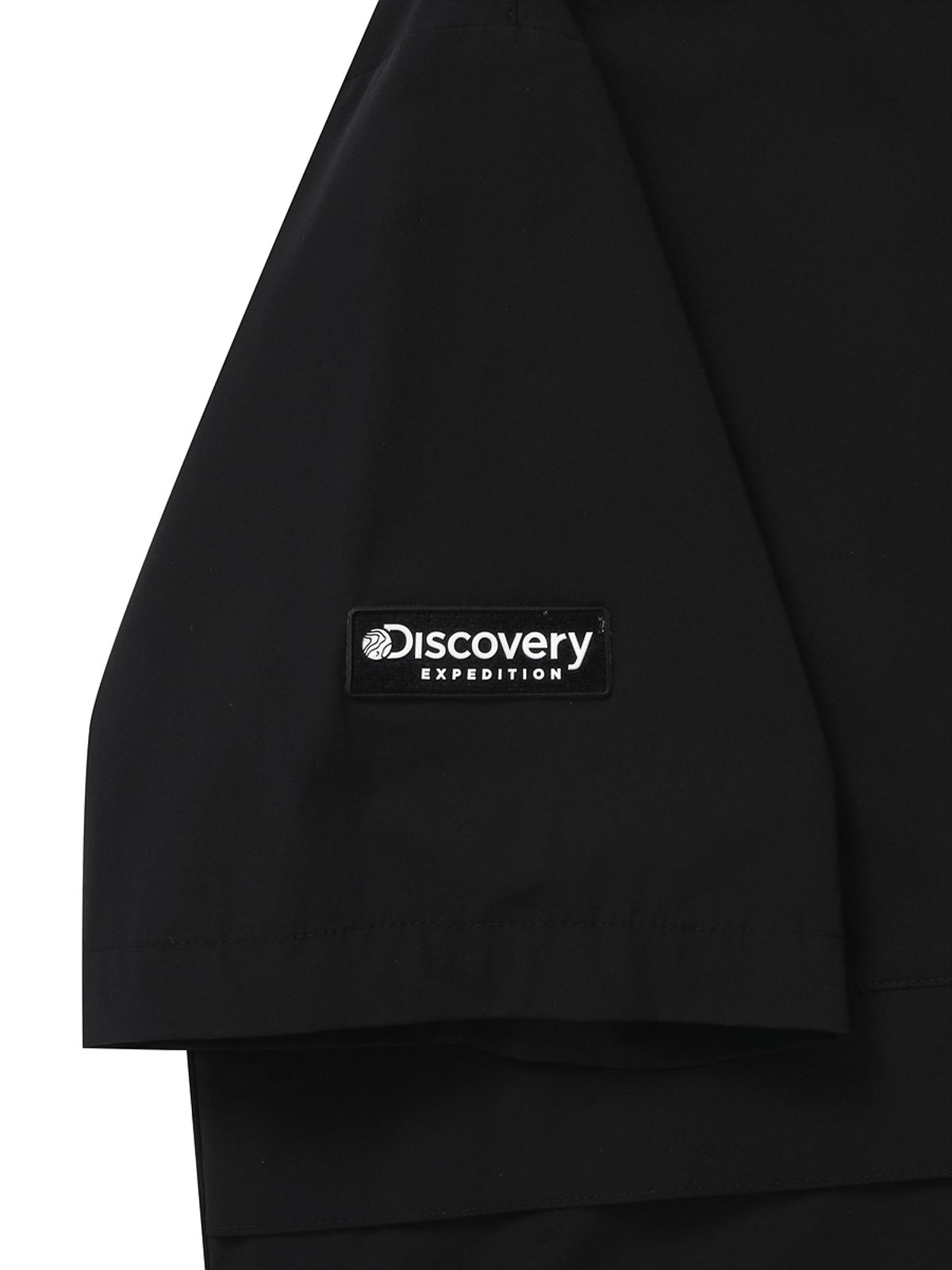 디스커버리 익스페디션(DISCOVERY EXPEDITION) 우븐 폴튼 반팔 후디드 아노락 (BLACK)