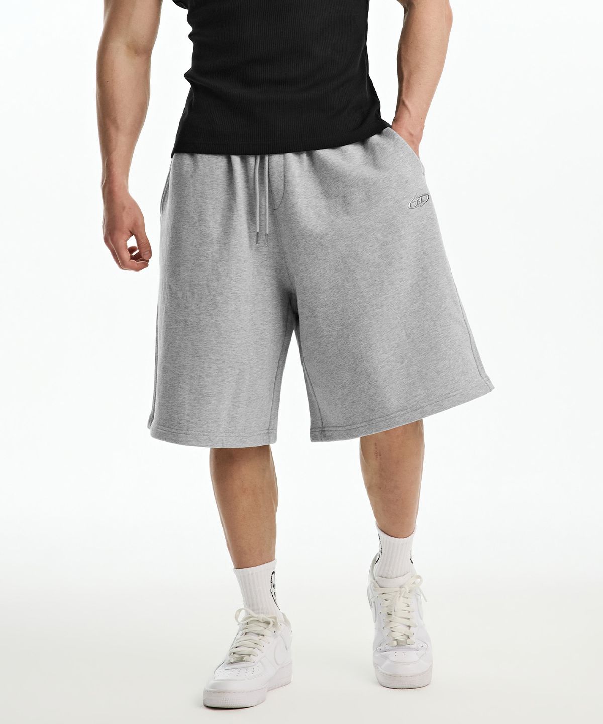 본투윈(BORN TO WIN) CHROME B LOGO HALF PANTS LONG VER [MELANGE GREY]