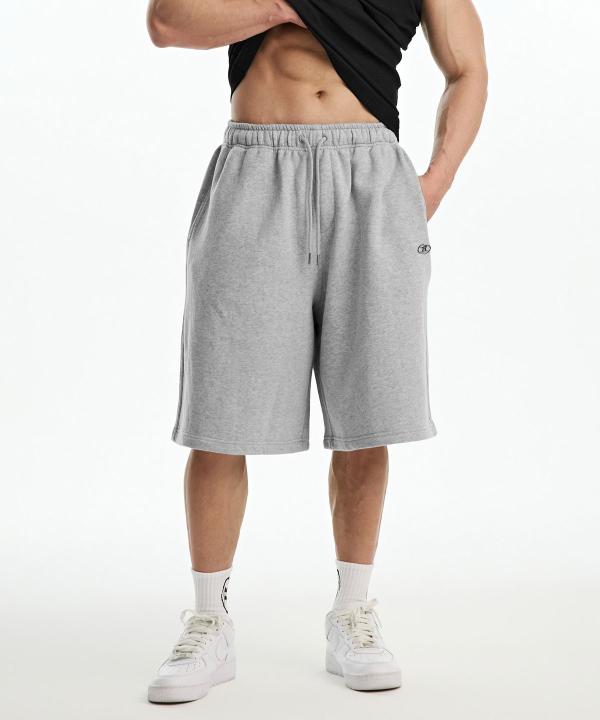 본투윈(BORN TO WIN) CHROME B LOGO HALF PANTS LONG VER [MELANGE GREY]