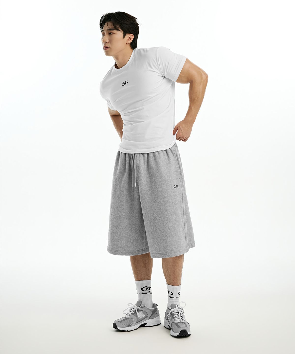 본투윈(BORN TO WIN) CHROME B LOGO HALF PANTS LONG VER [MELANGE GREY]