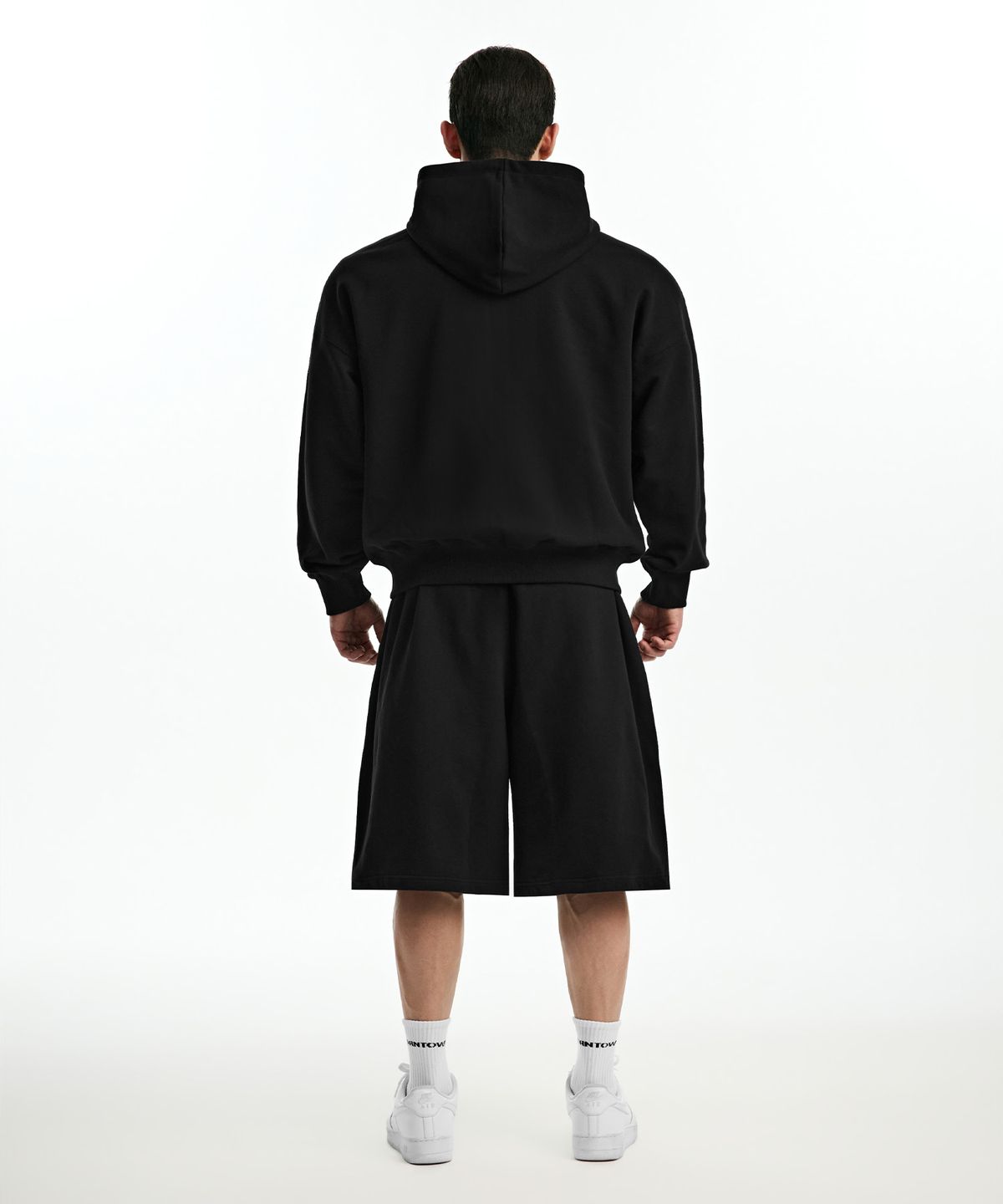 본투윈(BORN TO WIN) CHROME B LOGO HALF PANTS LONG VER [BLACK]