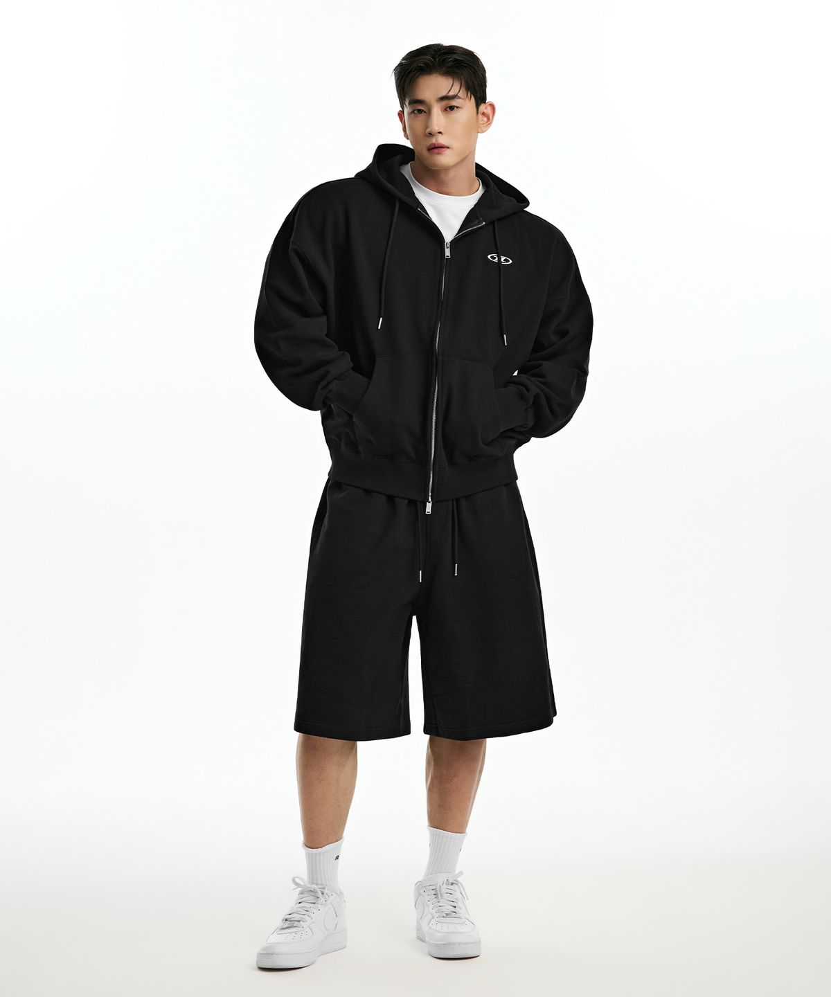 본투윈(BORN TO WIN) CHROME B LOGO HALF PANTS LONG VER [BLACK]