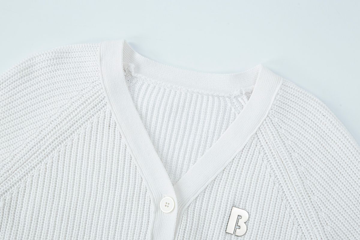 샐러드바구니(SALAD BAGUNI) V-Neck Pullover Cardigan - white