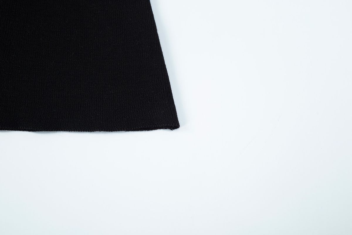 샐러드바구니(SALAD BAGUNI) Essential Round Neck Knit - black