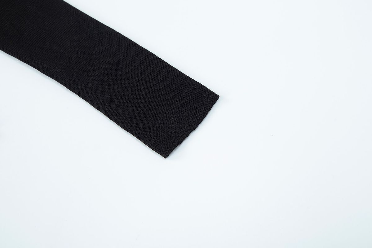 샐러드바구니(SALAD BAGUNI) Essential Round Neck Knit - black