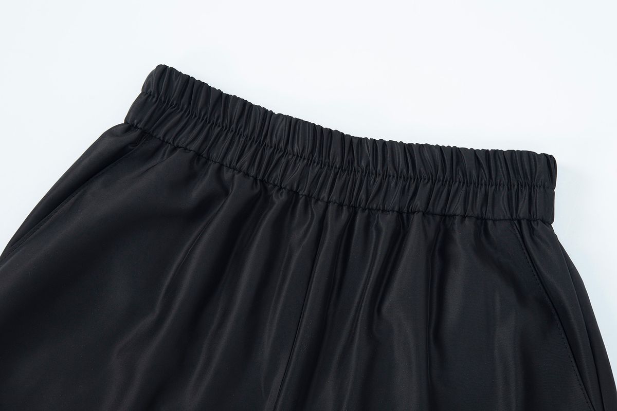 샐러드바구니(SALAD BAGUNI) Glow Emblem Shorts - black