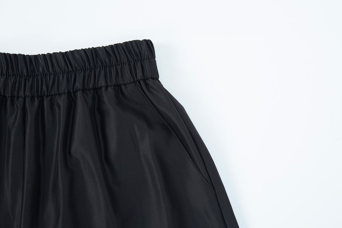 샐러드바구니(SALAD BAGUNI) Glow Emblem Shorts - black