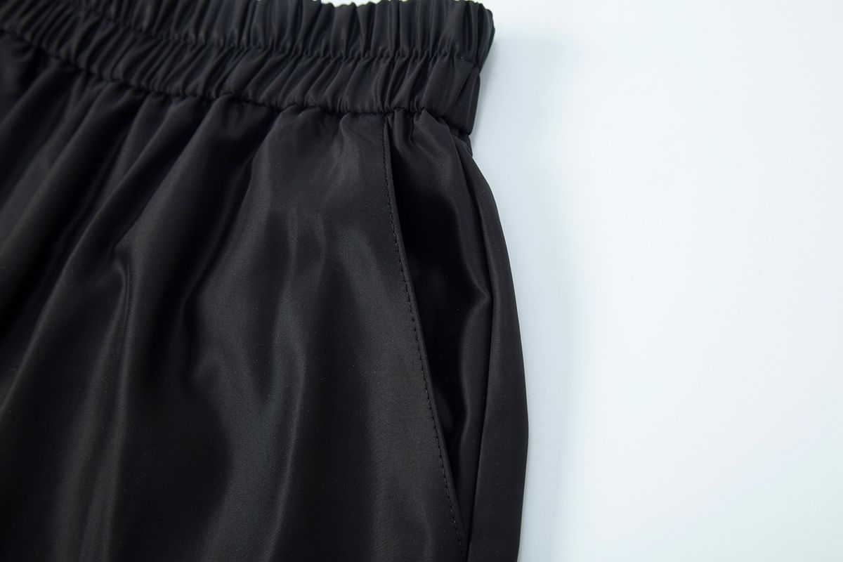 샐러드바구니(SALAD BAGUNI) Glow Emblem Shorts - black
