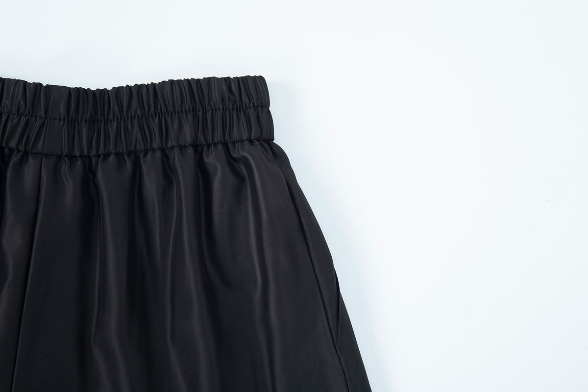 샐러드바구니(SALAD BAGUNI) Glow Emblem Shorts - black