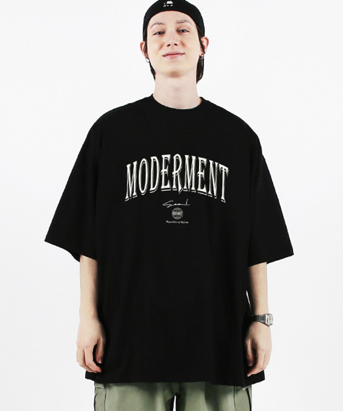 모더먼트(MODERMENT) 아치로고 오버사이즈 반팔 티셔츠 [블랙]